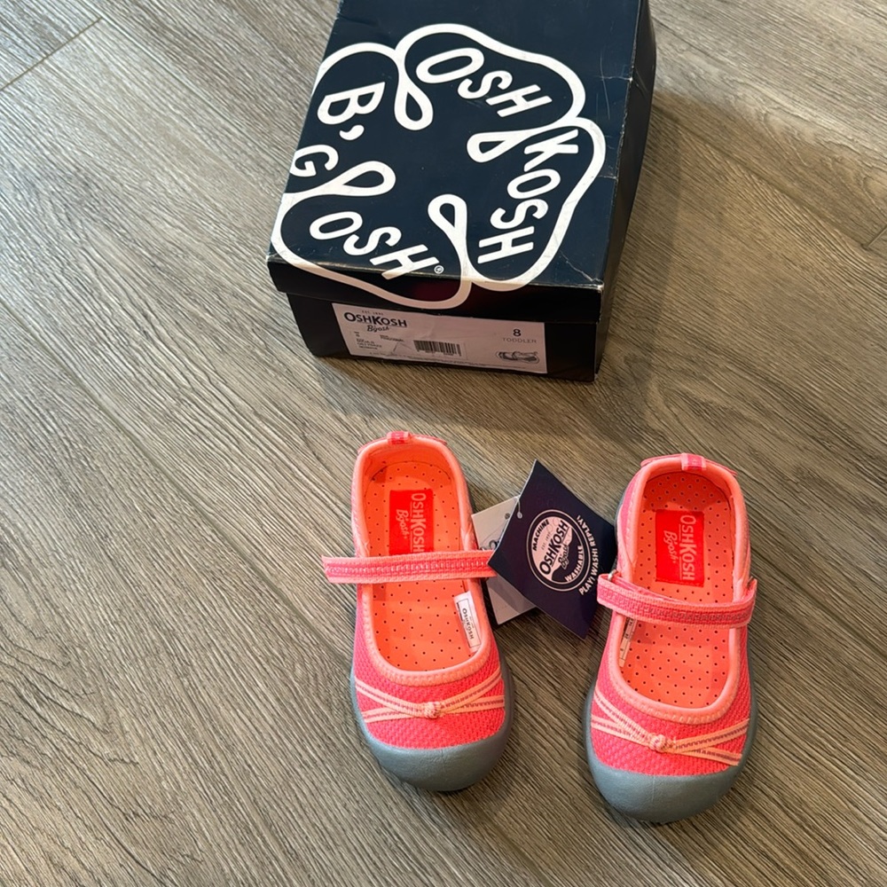 🆕OshKosh B’gosh pink coral kids shoes Size 8 toddler